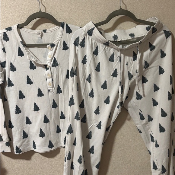 Kate Quinn Holiday Pajamas - Picture 5 of 5